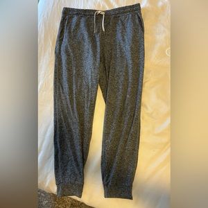 Vuori performance joggers